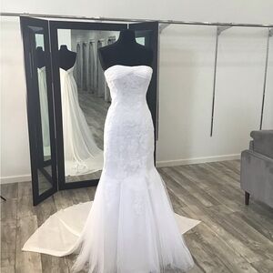Sweetheart Size 4 Strapless Lace Mermaid Wedding Gown